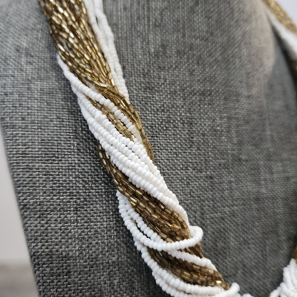 ๐ฉ๐ถ๐ป๐๐ฎ๐ด๐ฒ ๐๐ผ๐น๐ฑ ๐ฎ๐ป๐ฑ ๐ช๐ต๐ถ๐๐ฒ ๐๐ฒ๐ฎ๐ฑ๐ฒ๐ฑ ๐ง๐๐ถ๐๐ ๐ฆ๐ฒ๐ฒ๐ฑ ๐๐ฒ - Picture 2 of 9